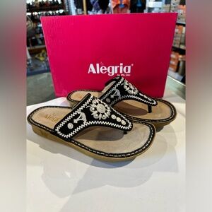 Alegria: Vanessa Mandala Black